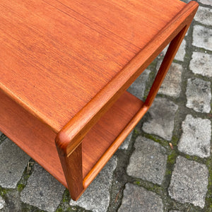 Couchtisch Teak mit Rollen von Korup