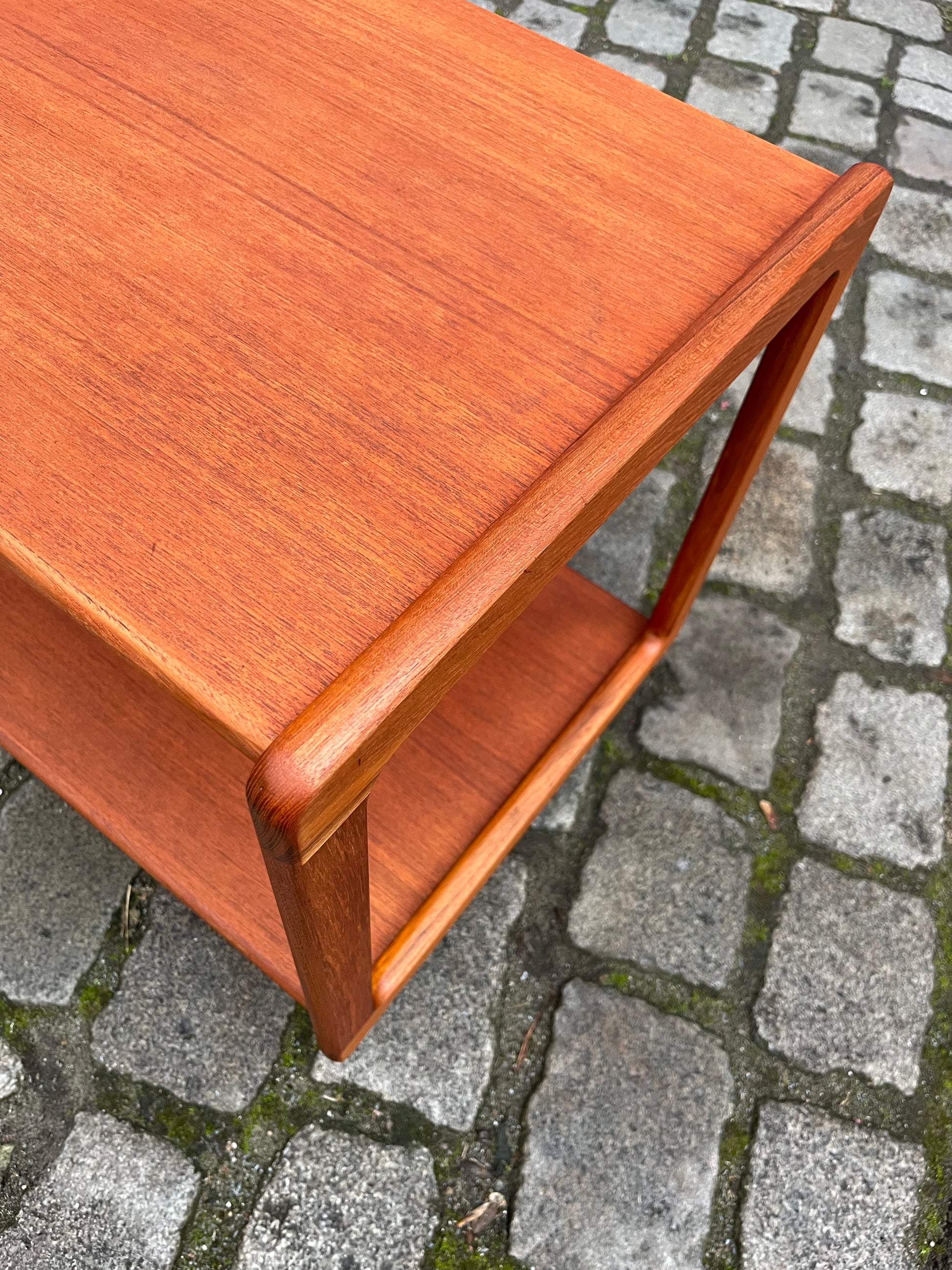 Couchtisch Teak mit Rollen von Korup