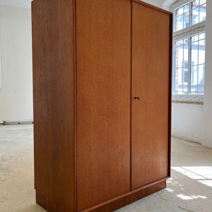 Großer Kleiderschrank Teak von rt Möbel