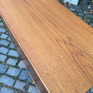 Schrank Teak mit neuen Chromfüßen