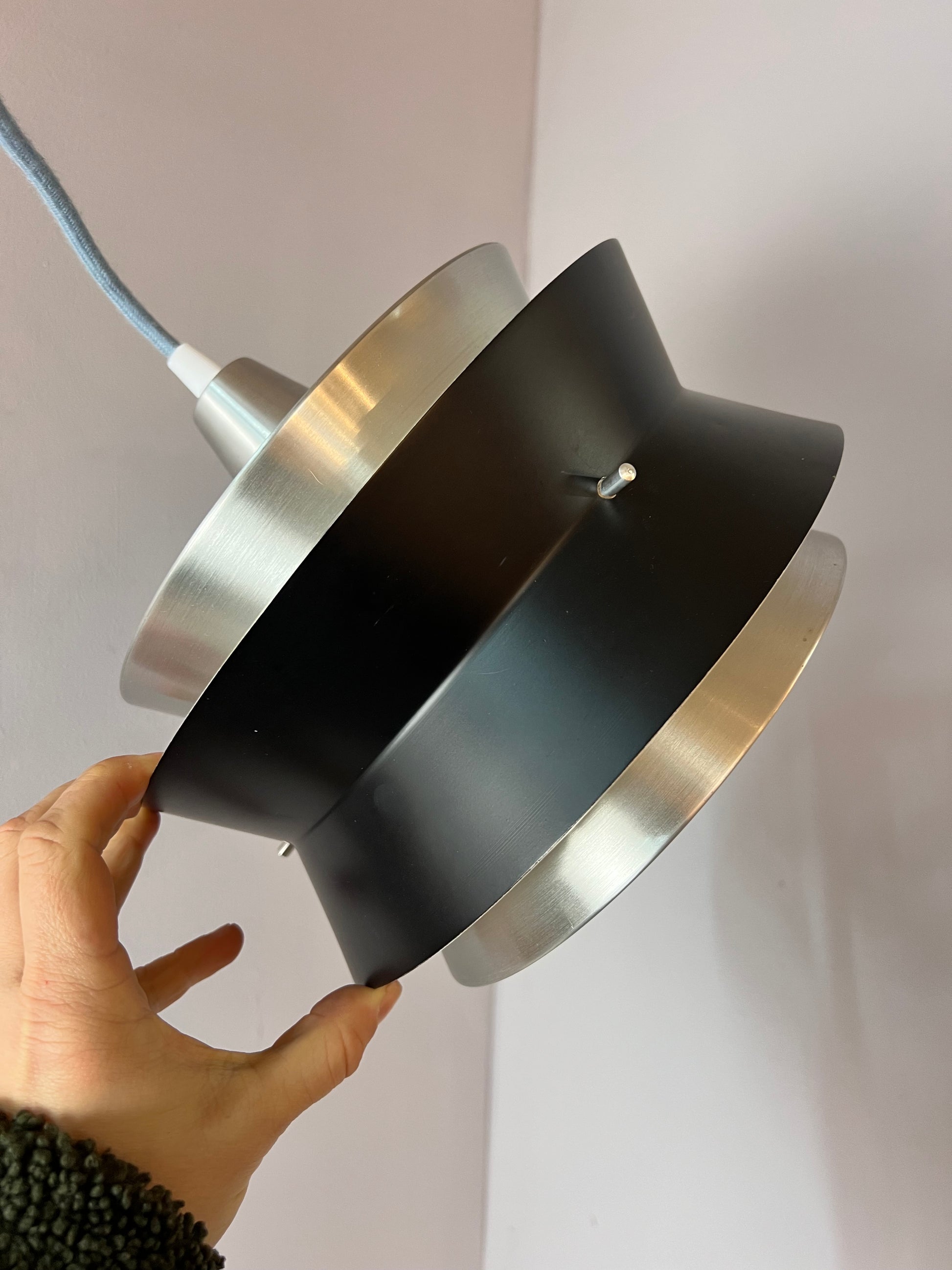 Lamellenlampe Trava schwarz silber von Carl Thore für Granhaga