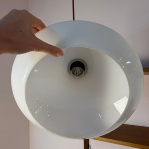 Hängelampe weiß Glas mit Messing aus Dänemark