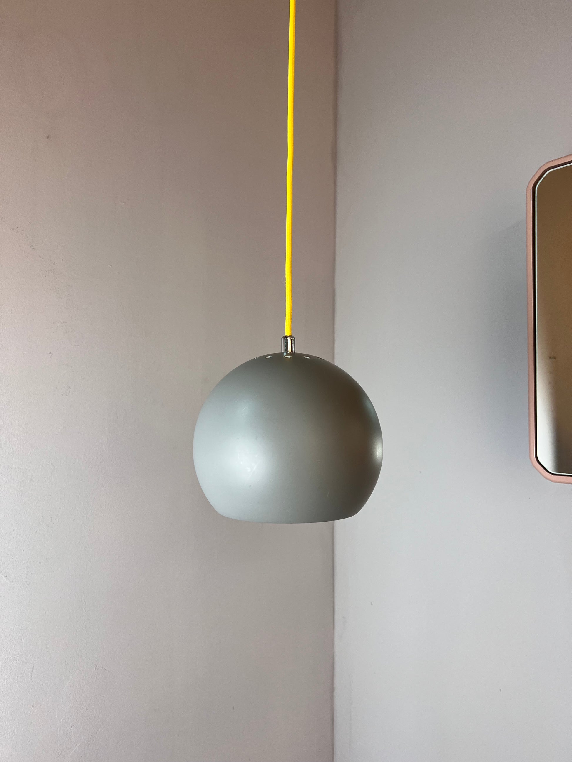 Kugellampe grau von Frandsen Dänemark