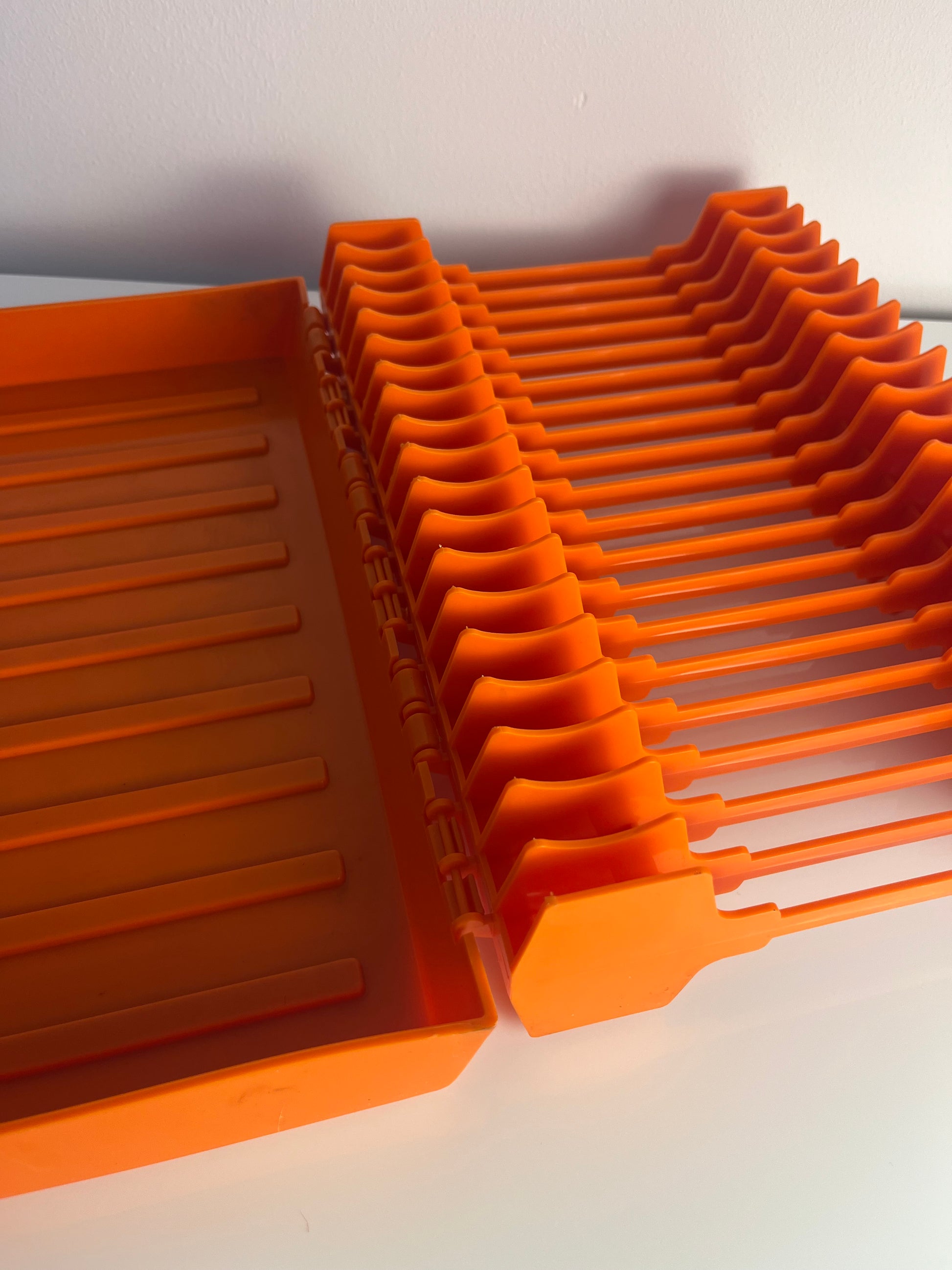 Aufklappbarer Geschirrabtropfer orange von Rhenanit