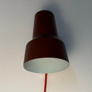 Wandlampe rot neu lackiert von Luxo