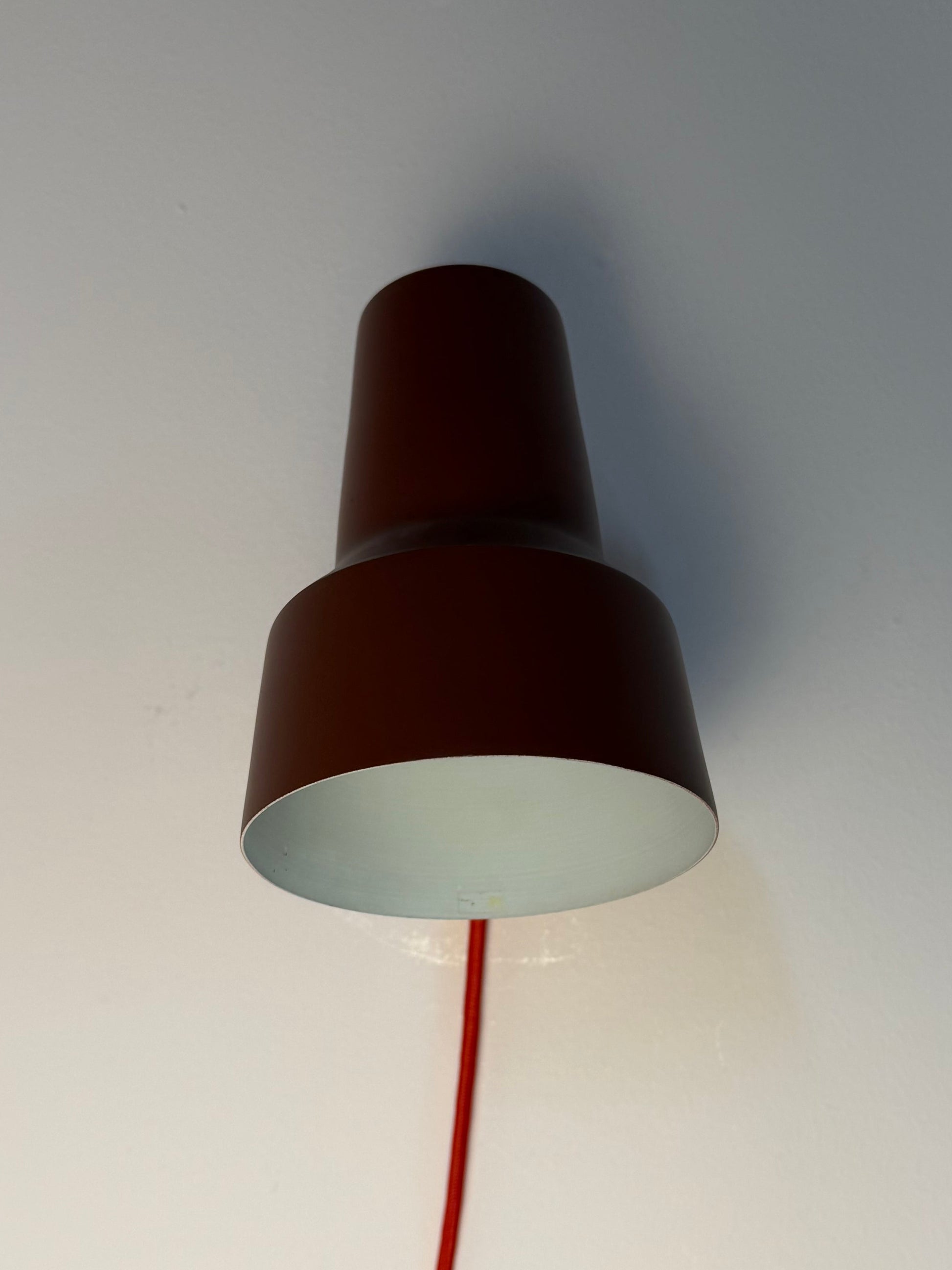 Wandlampe rot neu lackiert von Luxo