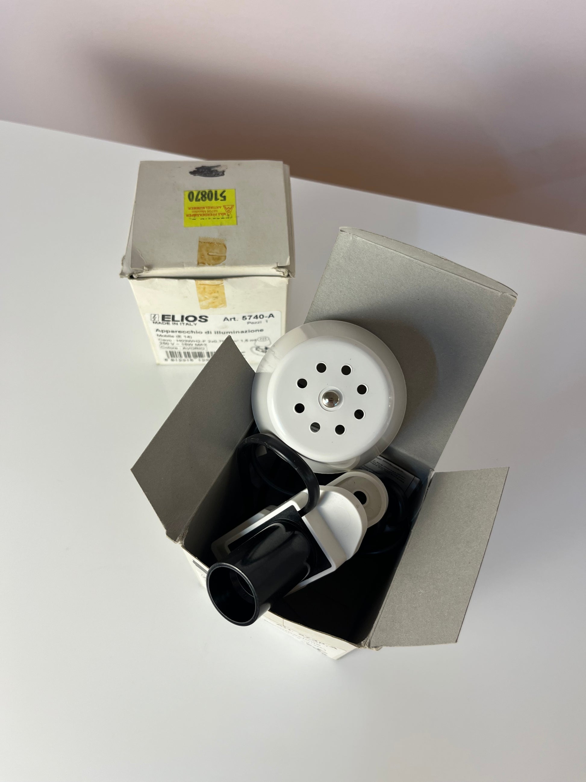 Klemmlampe weiß mit Metallschirm von Elios