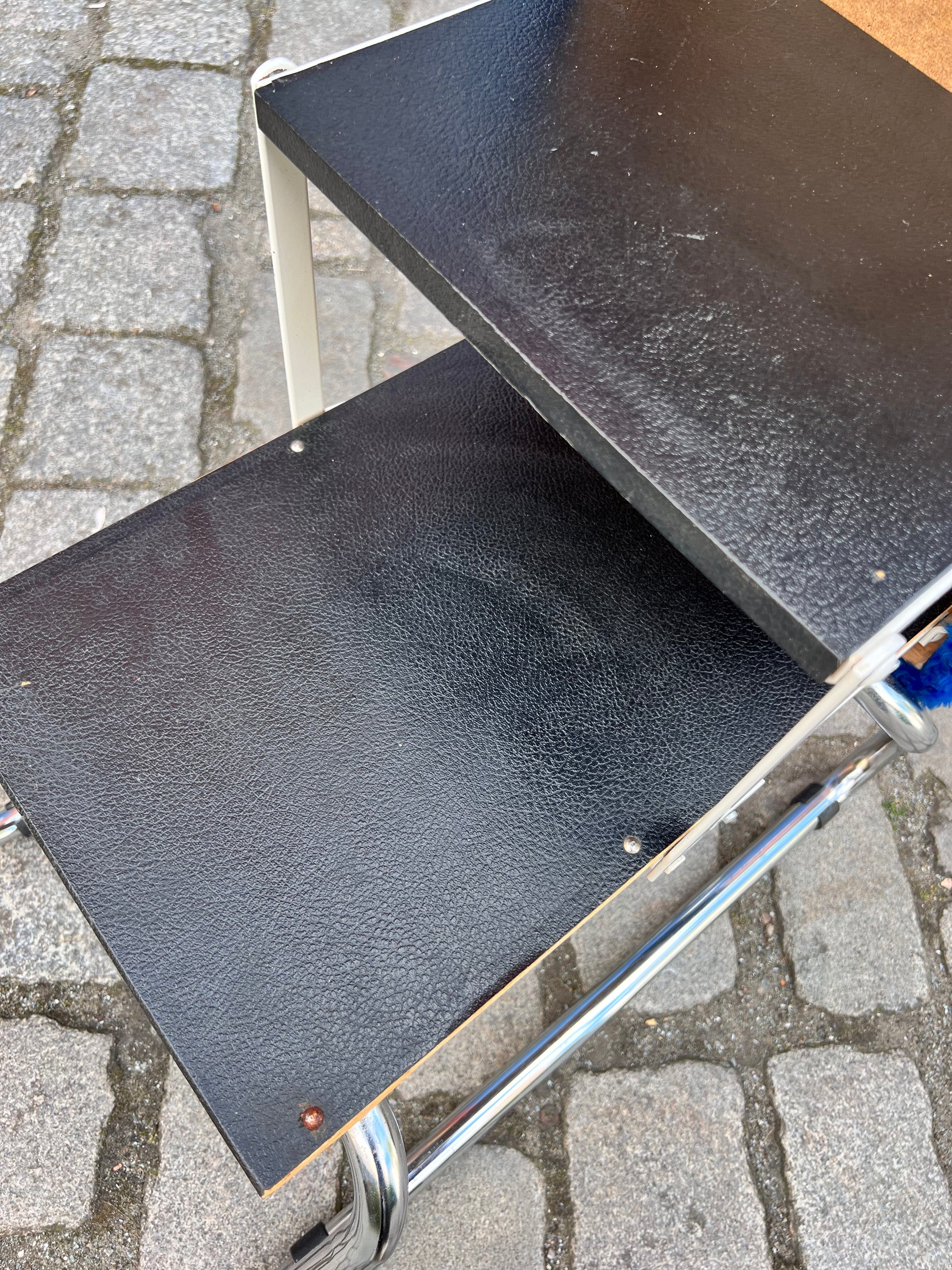Hocker königsblau Chrom mit Tritt
