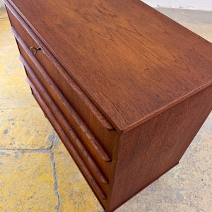 Kommode Teak mit Schloss aus Dänemark