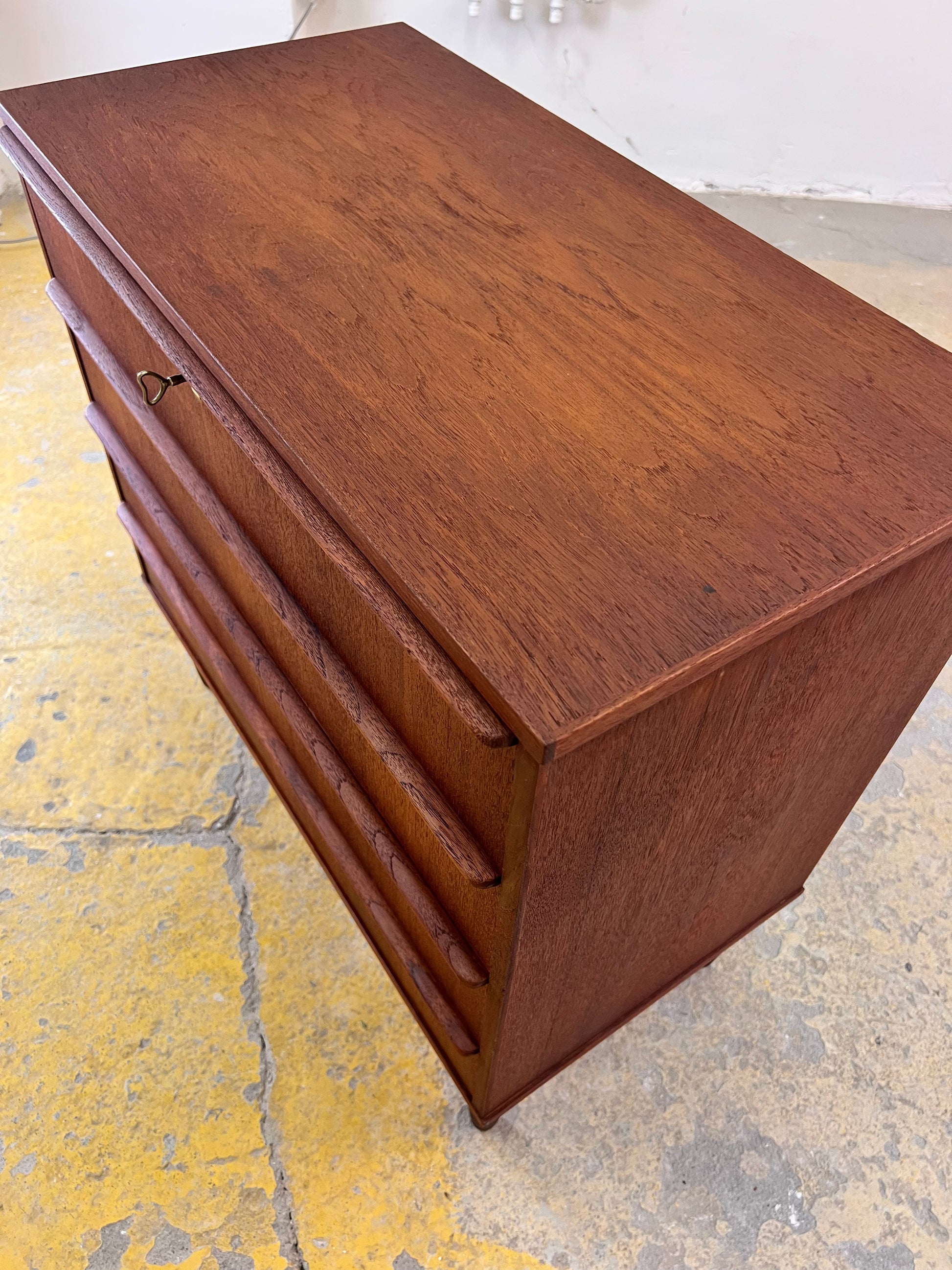 Kommode Teak mit Schloss aus Dänemark