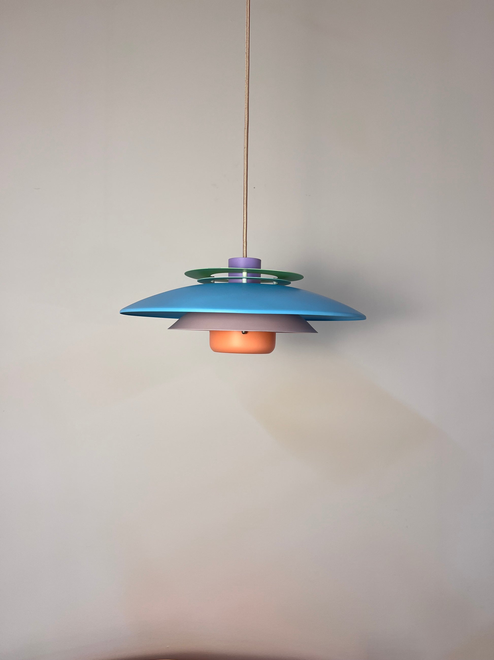 Lamellenlampe neu lackiert, Dänemark
