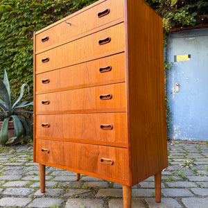 Kommode Teak mit Griffmulden & Schloss aus Dänemark