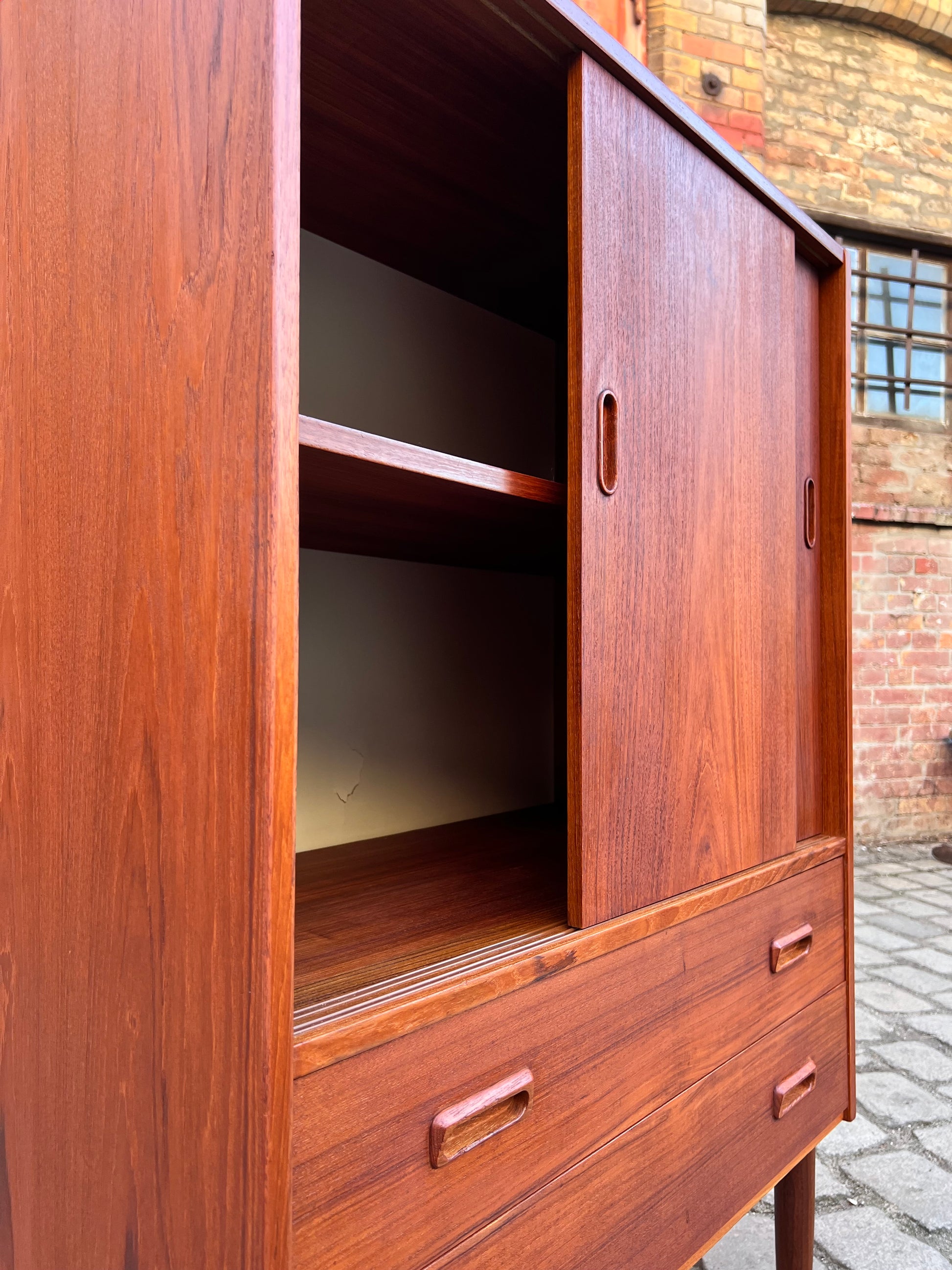 Schrank Teak mit Schiebetüren und Schubladen aus Dänemark