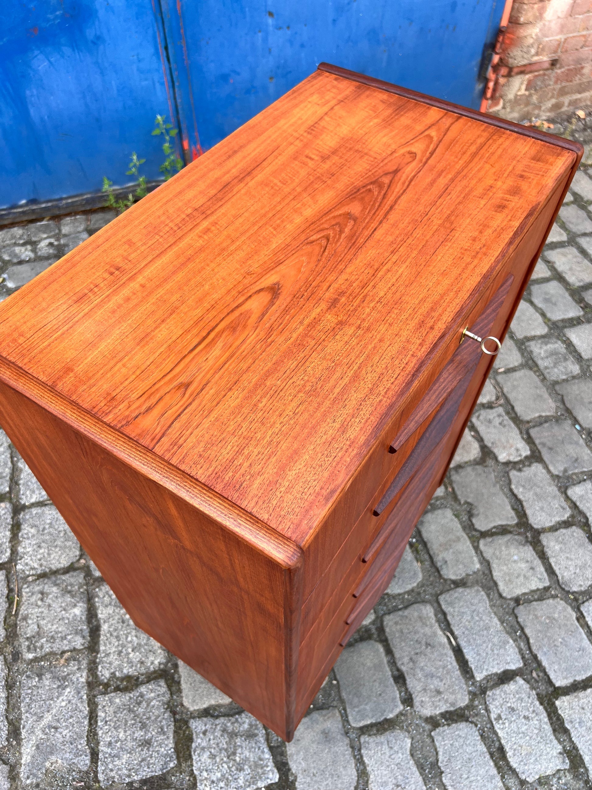 Kommode Teak mit Schloss aus Dänemark