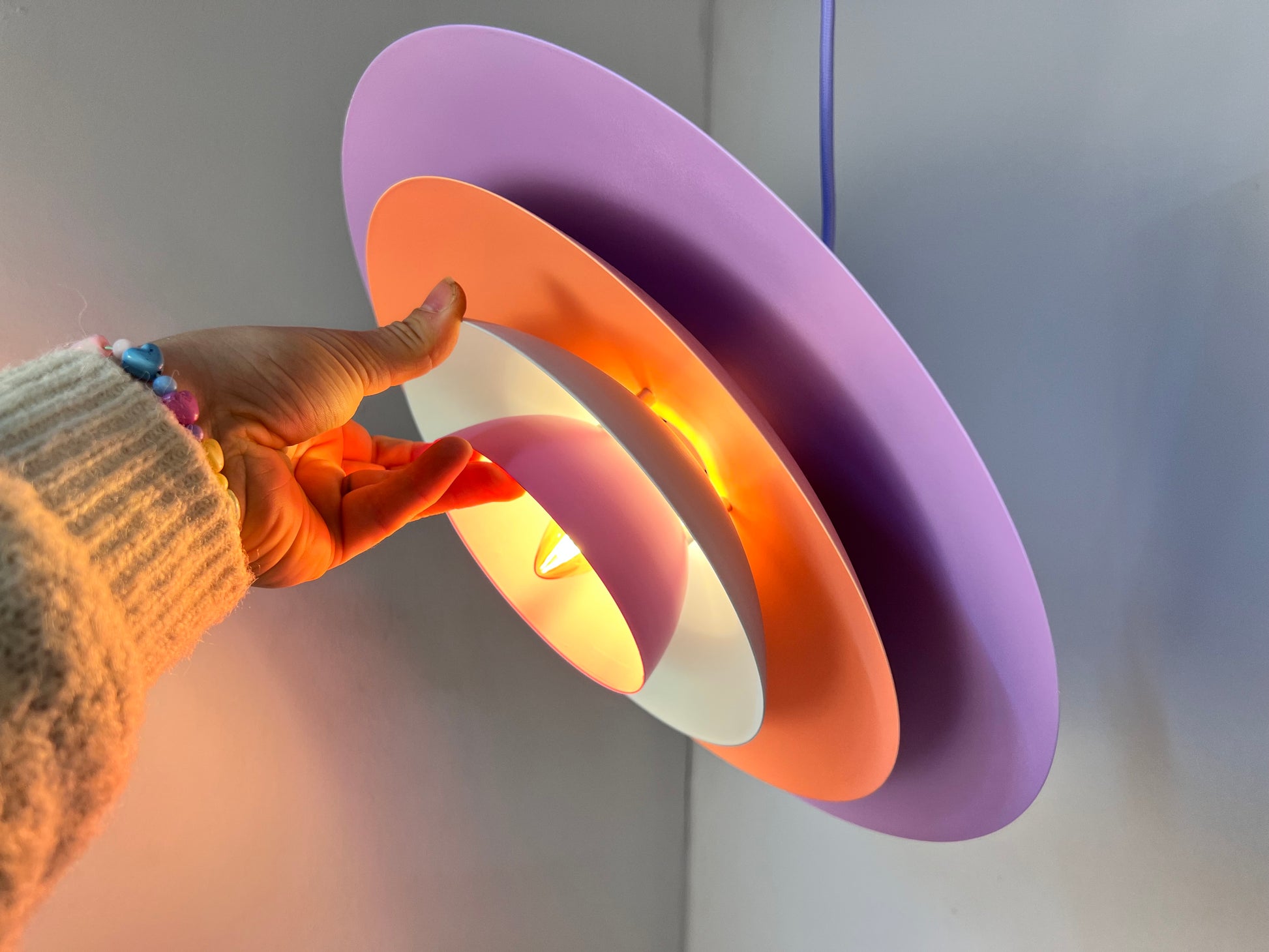 Lamellenlampe neu lackiert flieder peach pink aus Dänemark