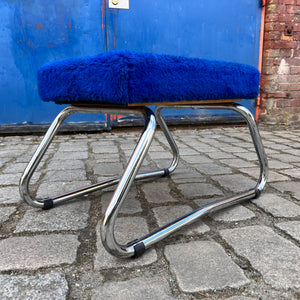 Hocker königsblau Chrom mit Tritt