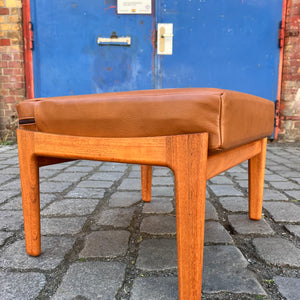 Hocker mit Lederkissen von Hans J. Wegner
