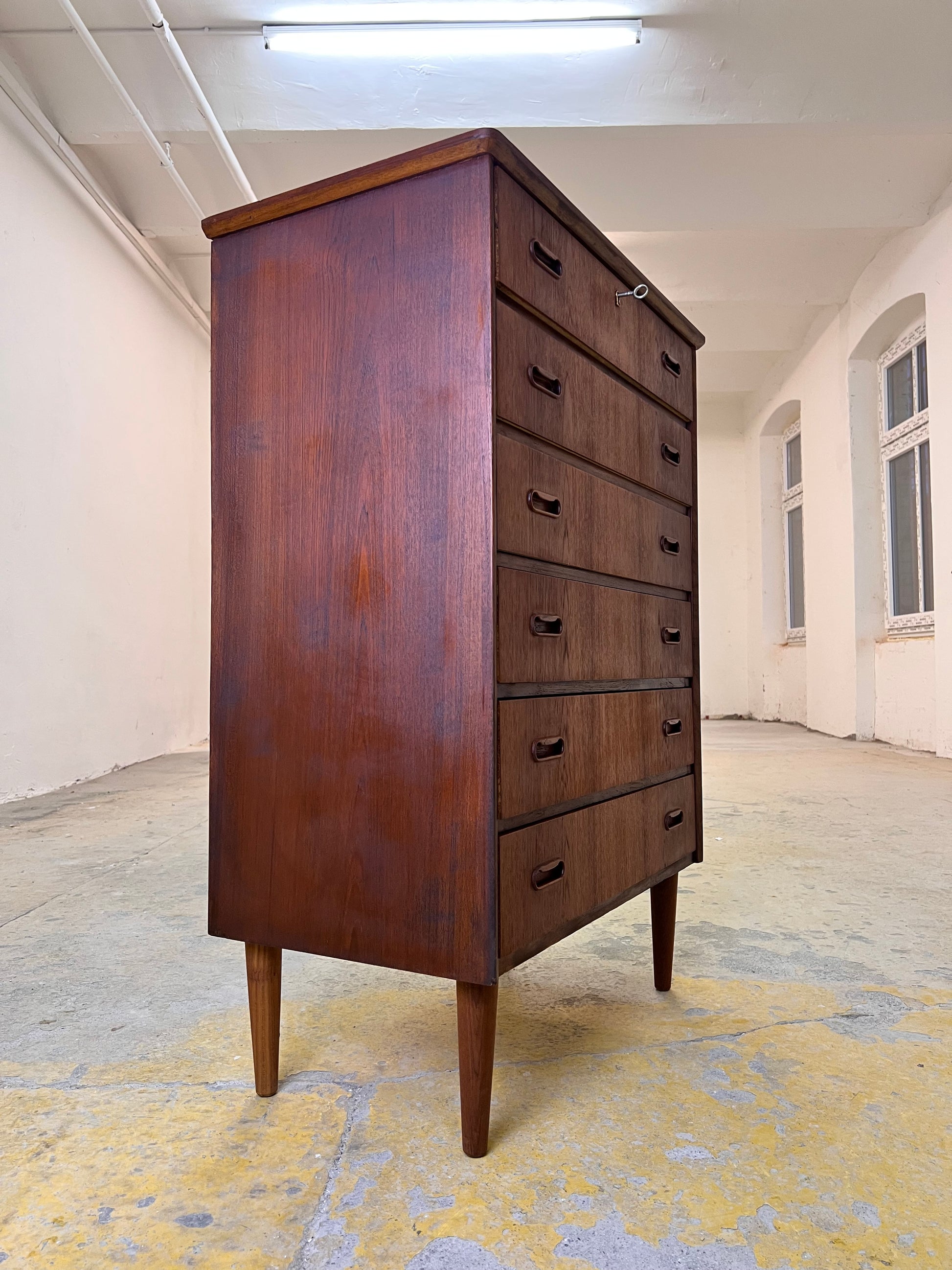 Kommode Teak mit Schloss aus Dänemark