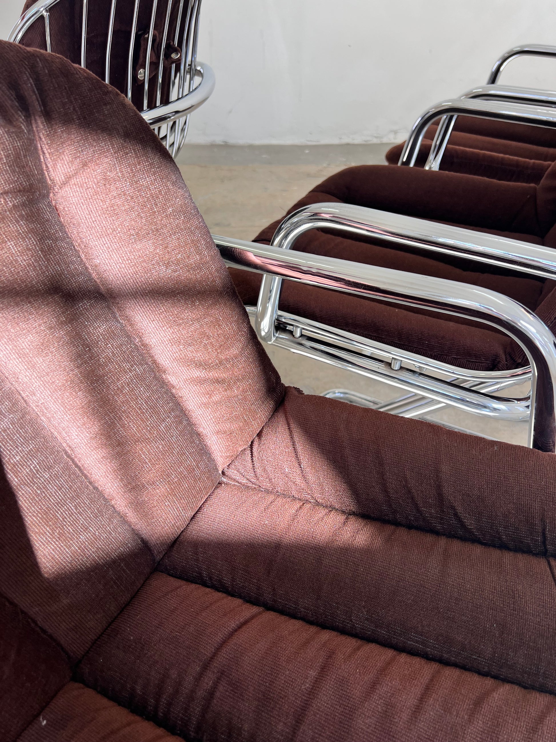 Freischwinger Chrom mit braunem Sitzkissen von Gastone Rinaldi für Rima