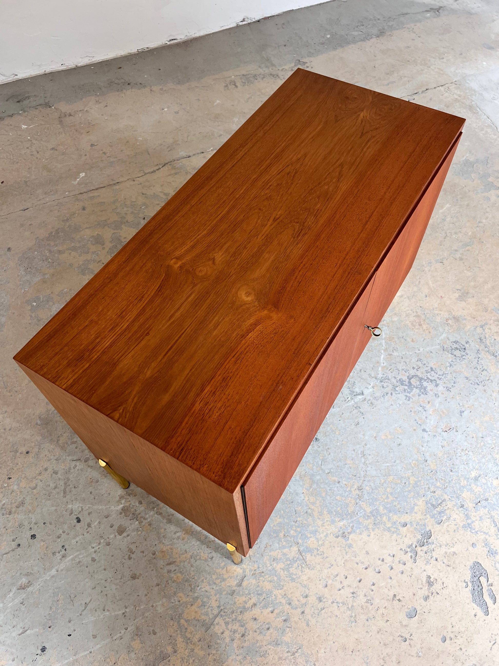 Kommode Teak mit Schranktüren & Schloss von IDEE Möbel