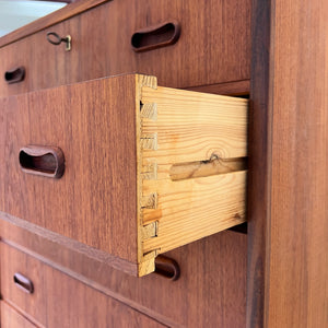 Kommode Teak mit Schloss aus Dänemark