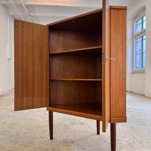 Eckschrank Teak mit Schloss aus Dänemark