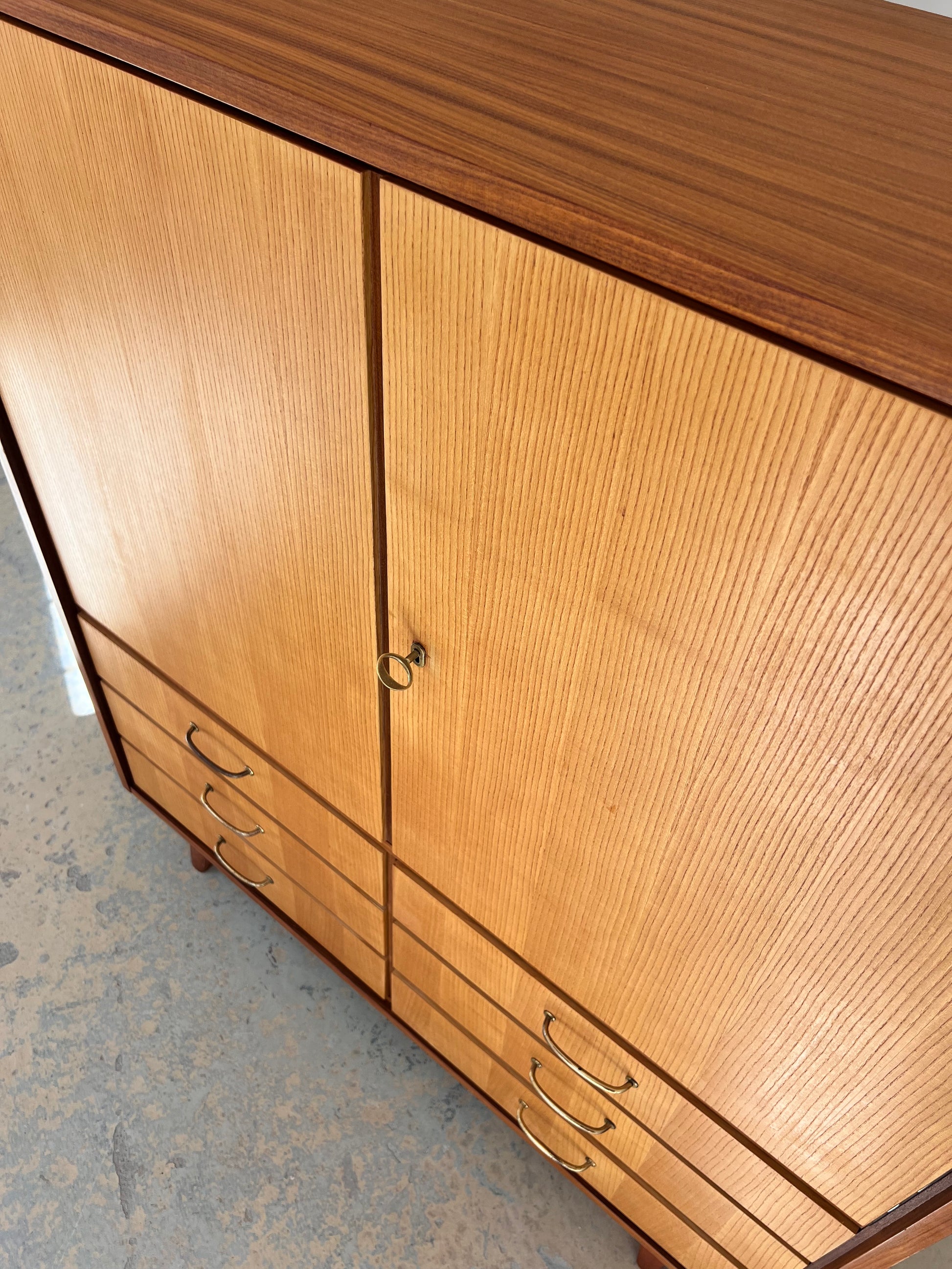 Wäscheschrank Modell Herrenkommode von Gebr. Lübke