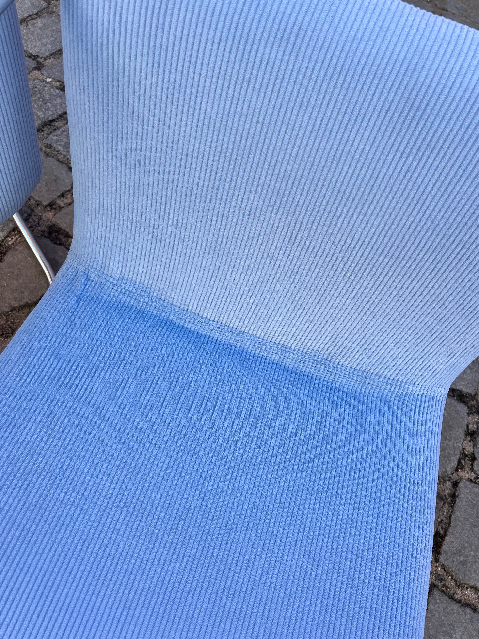 Freischwinger „Lens“ hellblau Cord & Chrom von Giovanni Offredi für Saporiti Italia