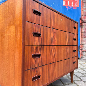 Flache Kommode Teak aus Dänemark