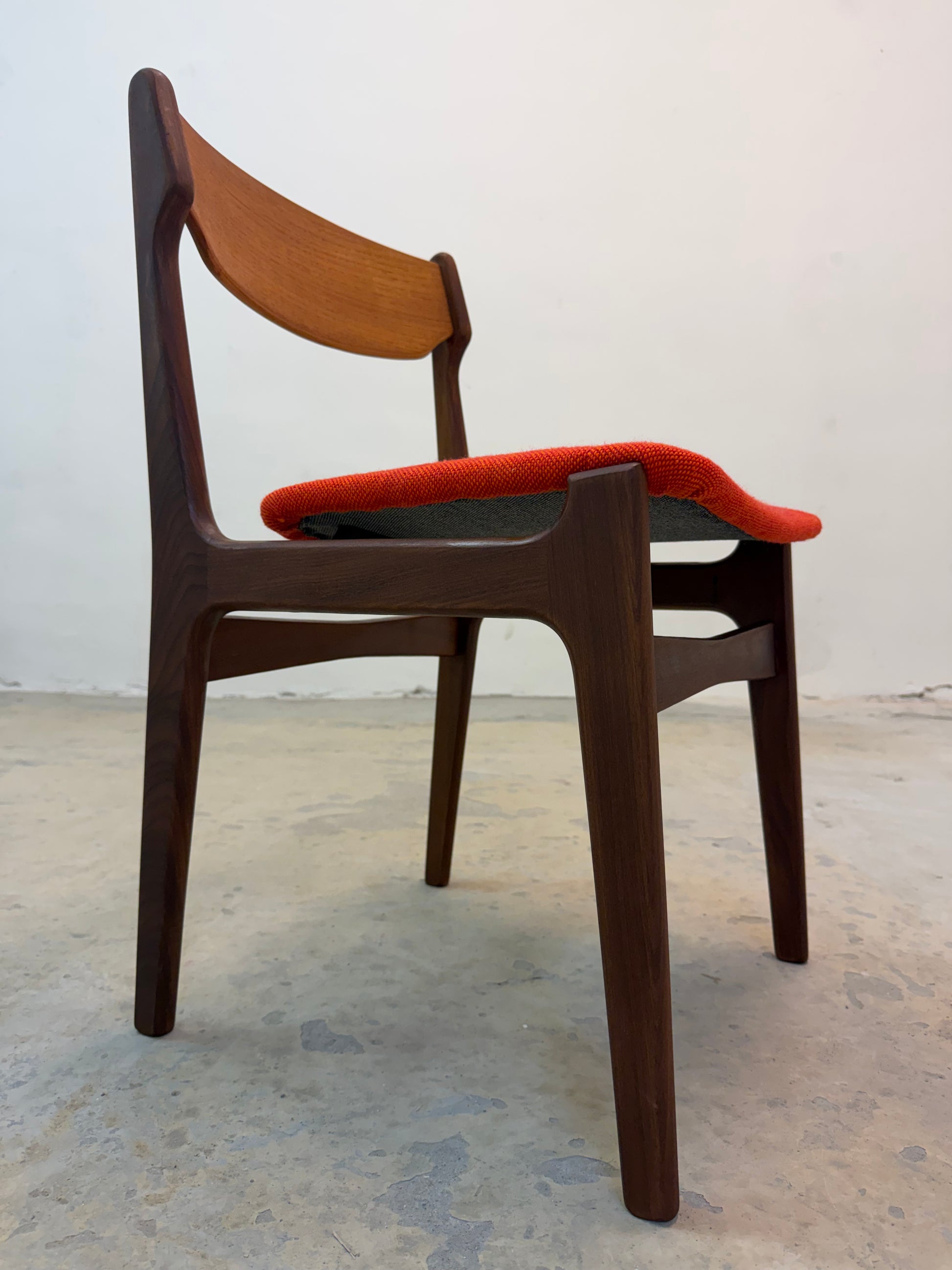 Polsterstuhl Teak orange neu gepolstert von Erik Buch