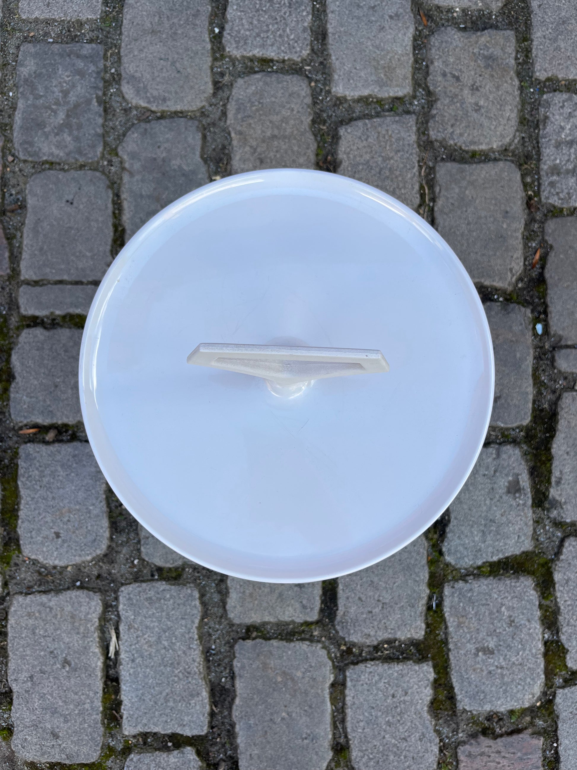 Flaschenhalter Beistelltisch weiß von Flair Holland