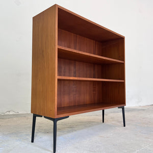 Regal Teak mit neuen Metallfüßen von IDEE Möbel