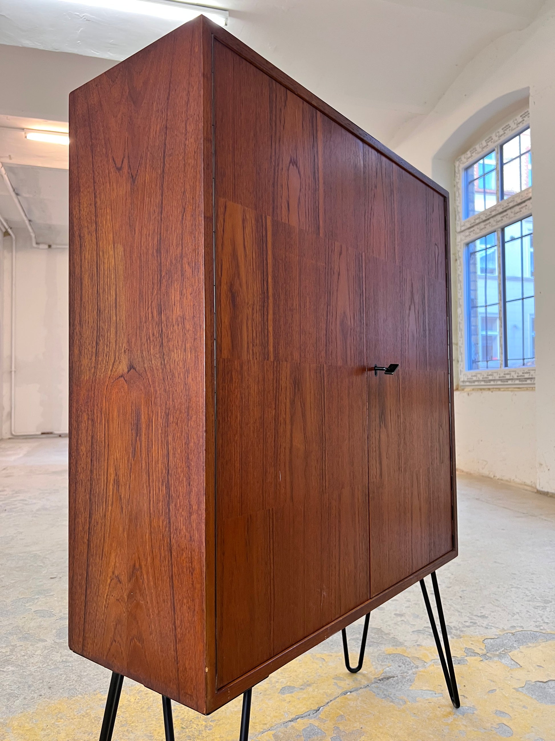 Regal Teak mit Schloss & Türen aus Dänemark