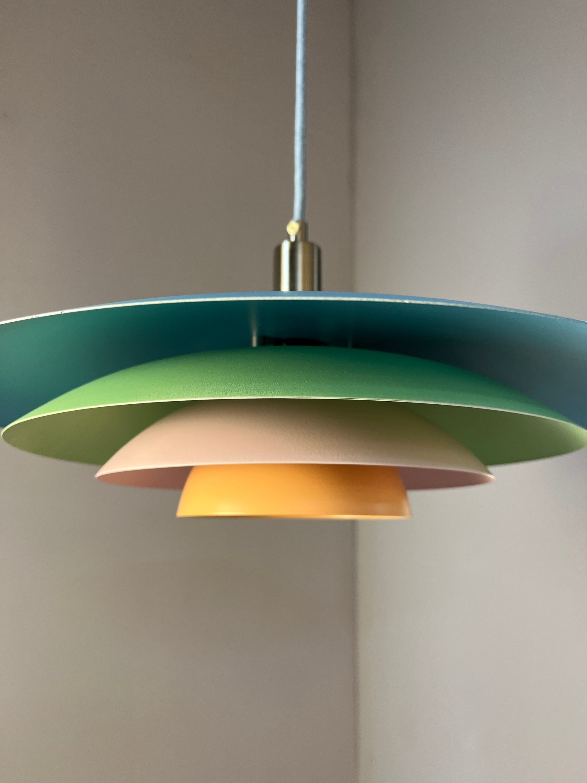 Lamellenlampe neu lackiert hellblau mint peach aus Dänemark lackiert
