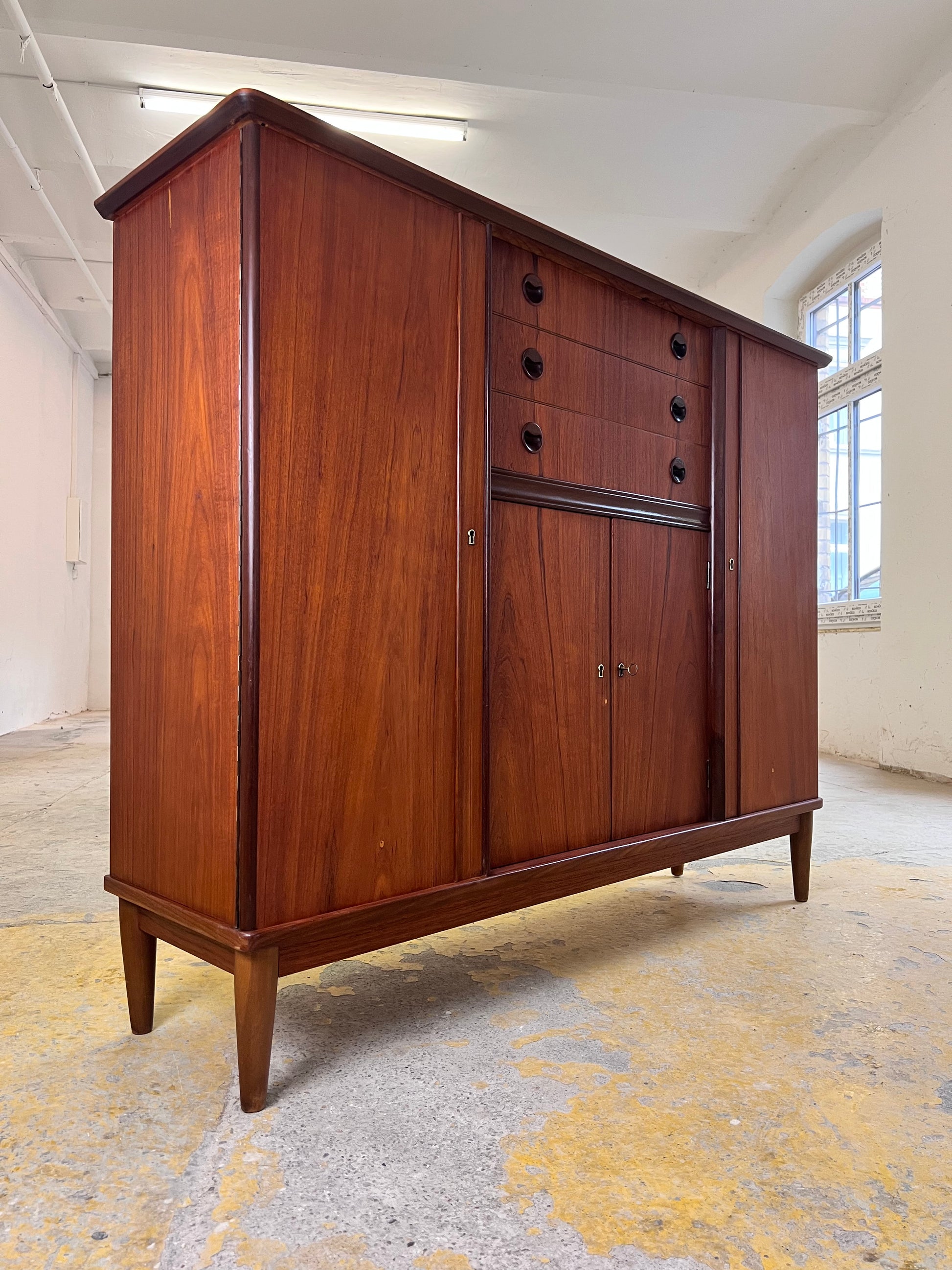 Highboard / Flurschrank Teak aus Dänemark