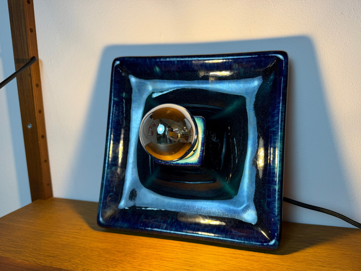 Quadratische Wandlampe blau Keramik von Hustadt Leuchten