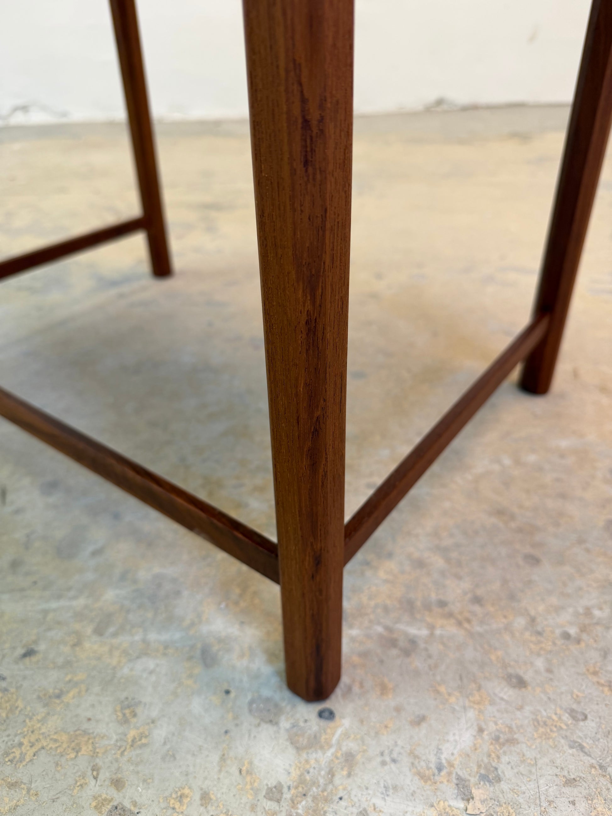 Beistelltisch Teak & blaue Fliesen aus Dänemark