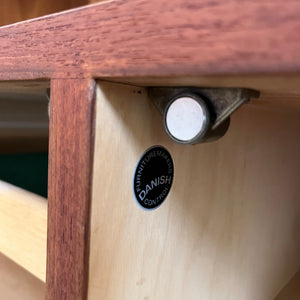 Vitrine Teak mit Schiebetüren von Hundevad