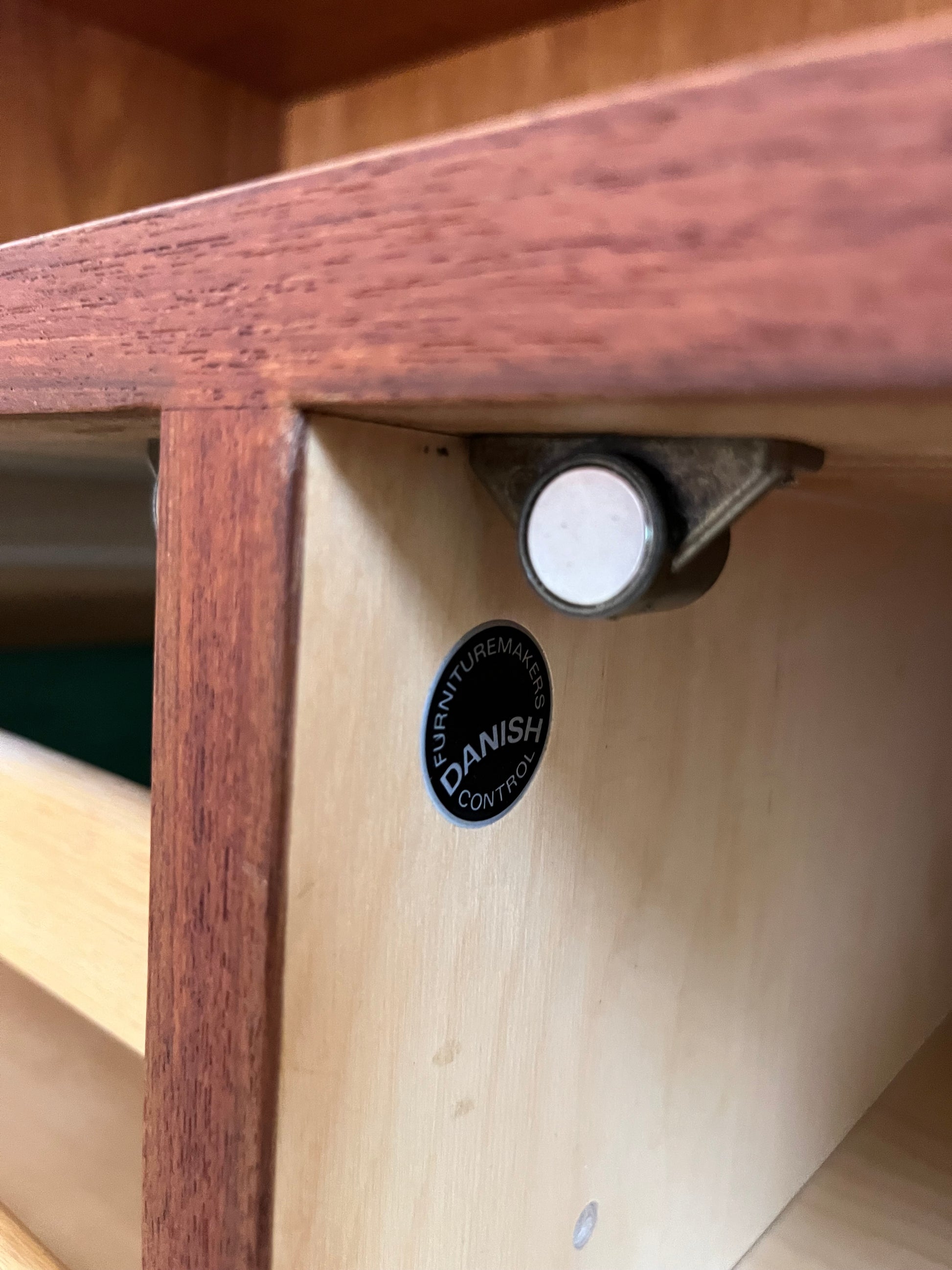 Vitrine Teak mit Schiebetüren von Hundevad