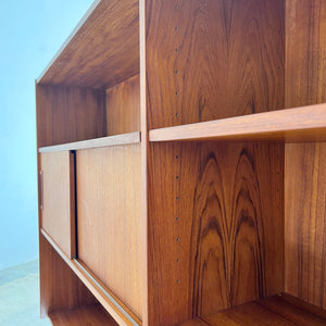 Regal auf Hairpinlegs aus Dänemark