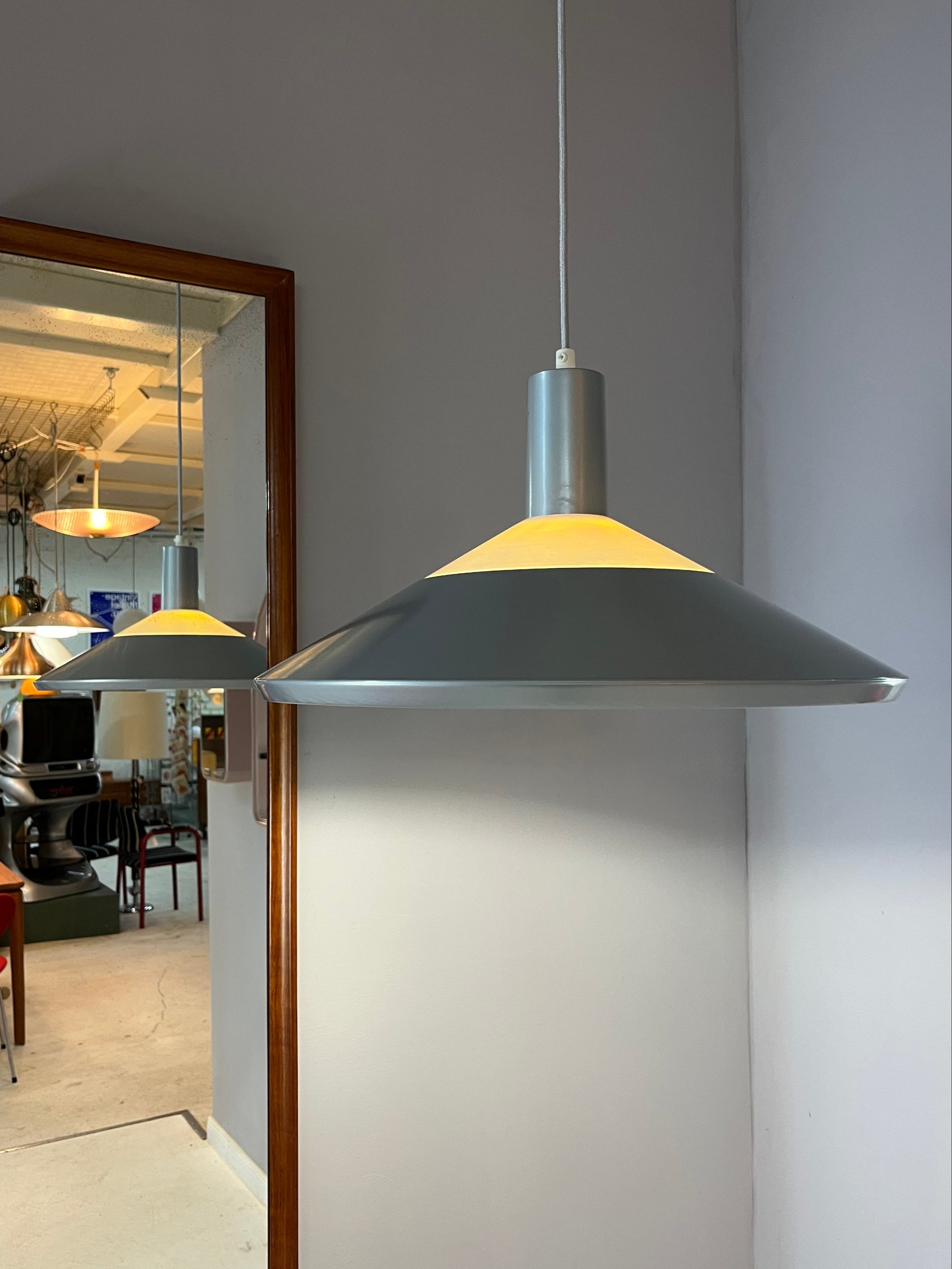 Hängelampe Modell 118564 grau weiß von Louis Poulsen