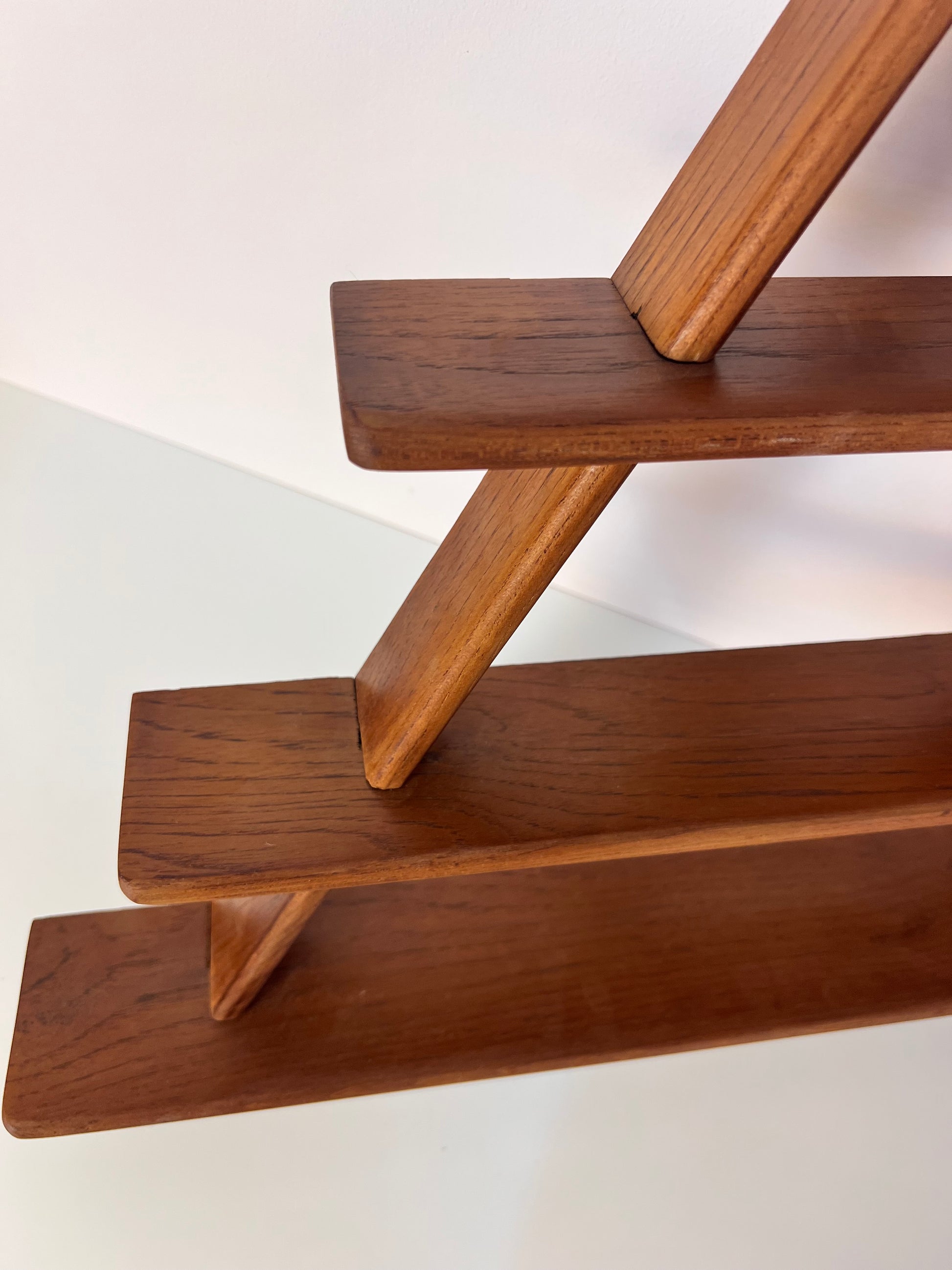 Dreieck Wandregal Teak aus Dänemark