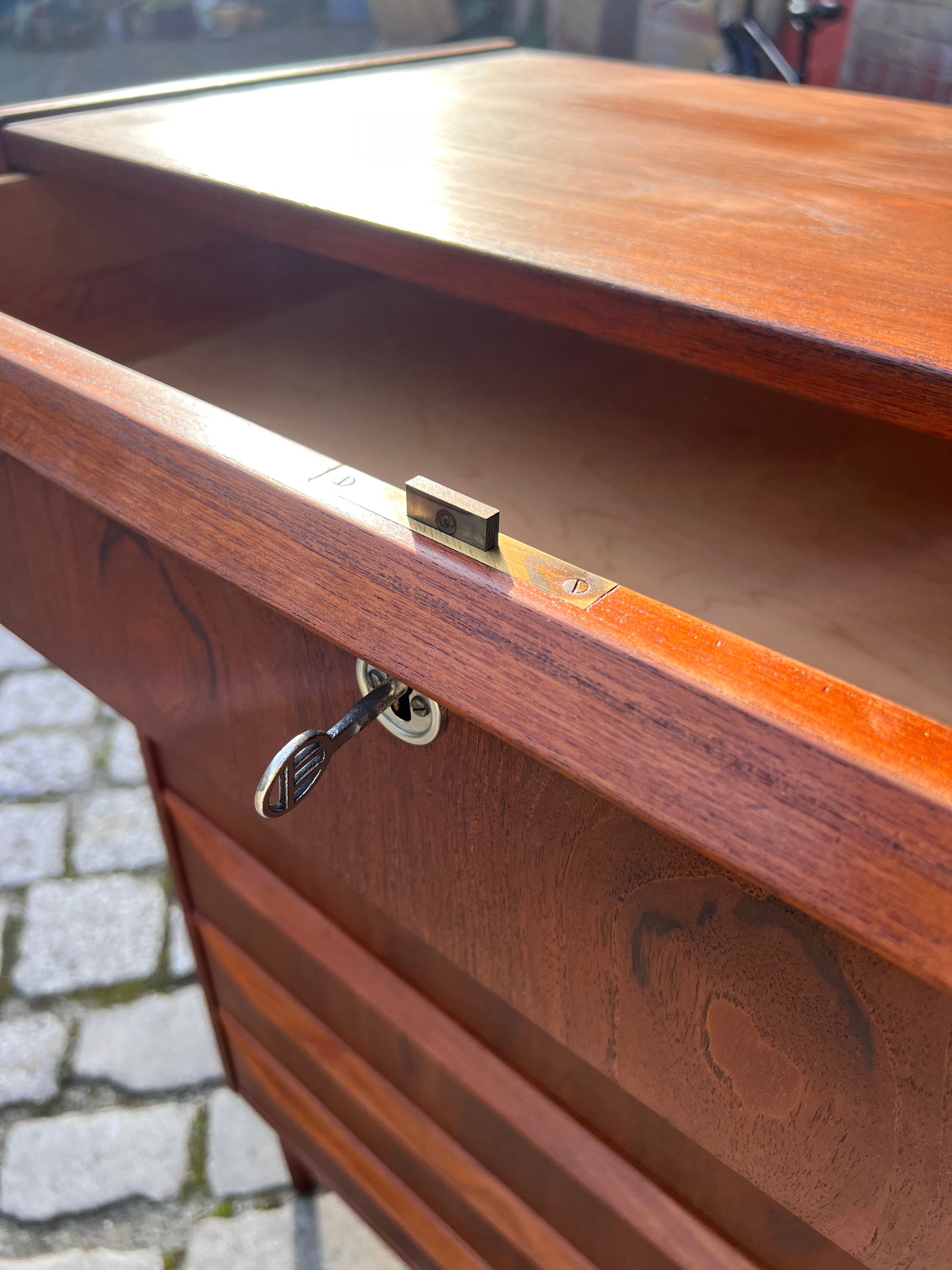 Kommode Teak mit Schloss aus Dänemark