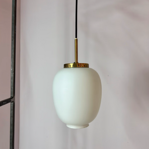 Hängelampe Opalglas Messing von Bent Karlby für Lyfa
