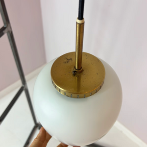 Hängelampe Opalglas Messing von Bent Karlby für Lyfa