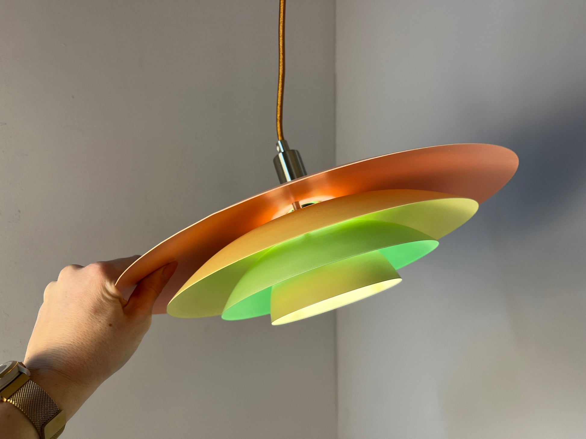 Lamellenlampe neu lackiert peach gelb mint aus Dänemark