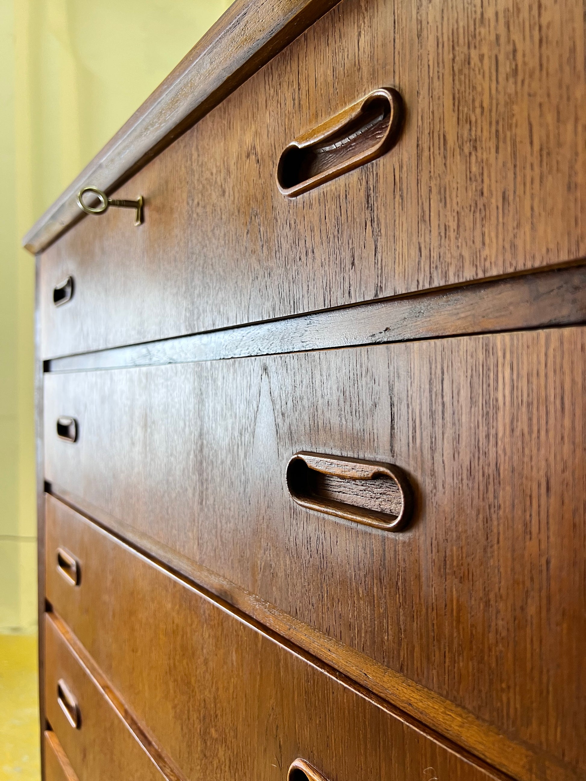 Kommode Teak mit Schloss aus Dänemark