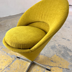 „Cone Chair“ gelb von Verner Panton neu bezogen