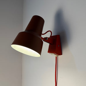 Wandlampe rot neu lackiert von Luxo