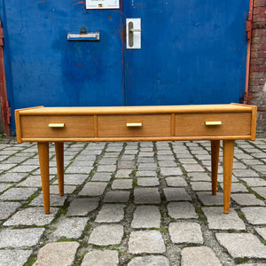 Lowboard Eiche mit Messinggriffen